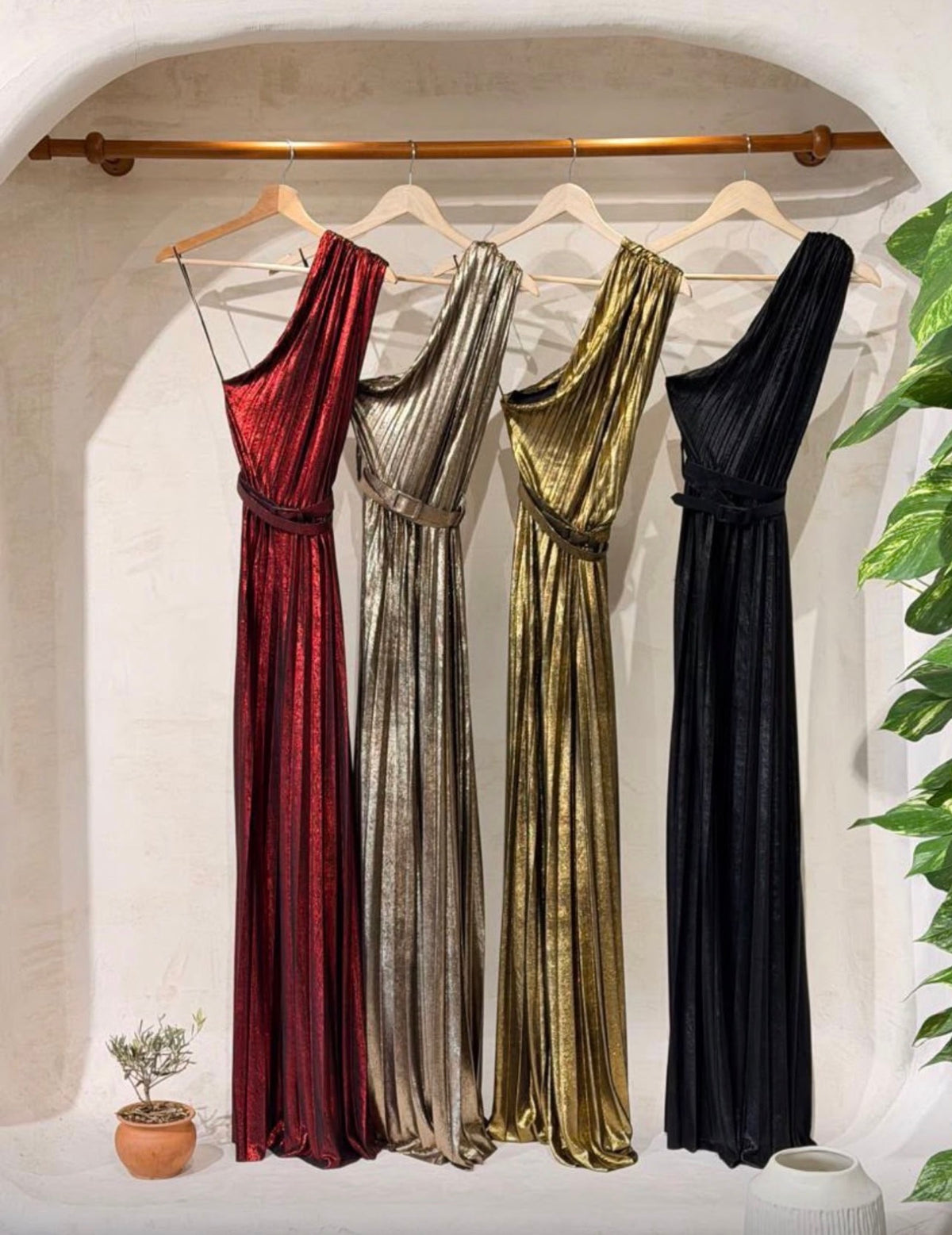 Elegant One-Shoulder Pleated Dress