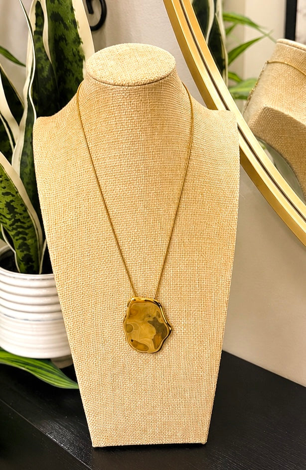 Sculpted Gold Pendant Necklace
